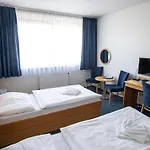 فندق Hotel Lednacek اوسترافا
